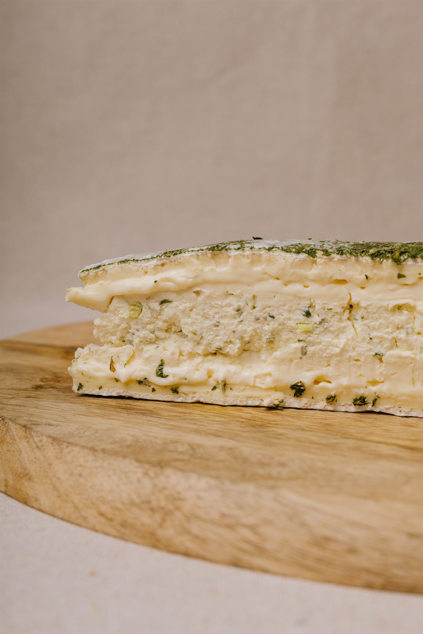 Ser francuski Brie ze szczypiorem - obrazek 2